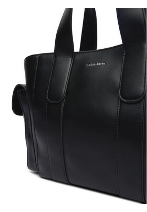 Calvin Klein Torebka Webbing Strap Small Tote LV04F3290G Czarny. Kolor: czarny. Materiał: skórzane