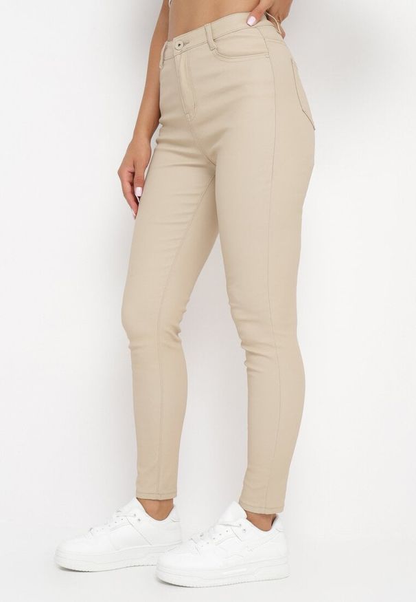 Born2be - Beżowe Modelujące Spodnie Skinny z Kieszeniami Envoi. Kolor: beżowy