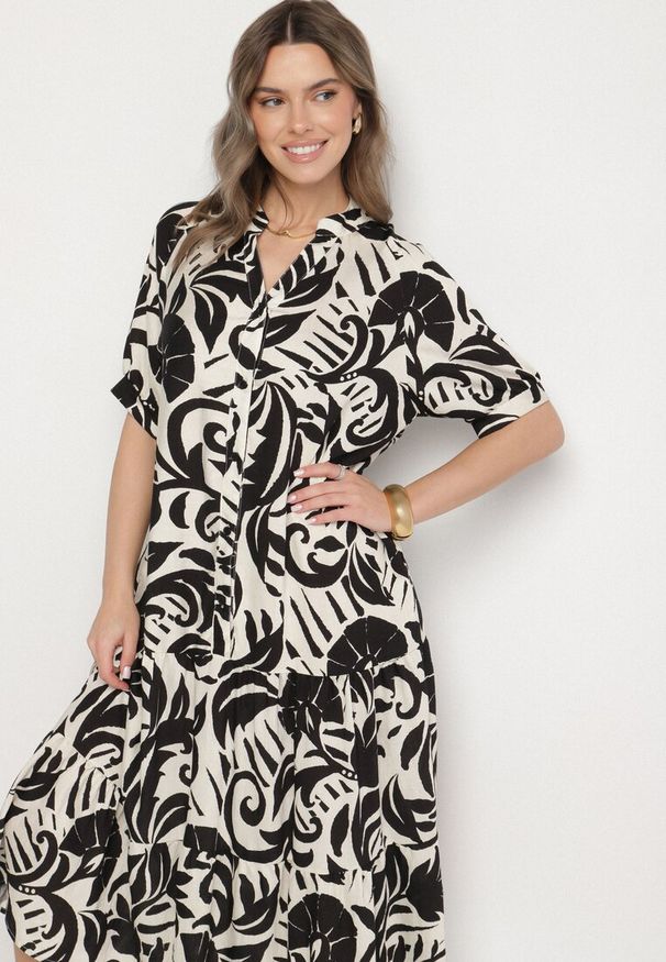 Born2be - Czarna Wiskozowa Rozkloszowana Sukienka z Falbaną Filindania. Okazja: na co dzień. Kolor: czarny. Materiał: wiskoza. Styl: elegancki, casual