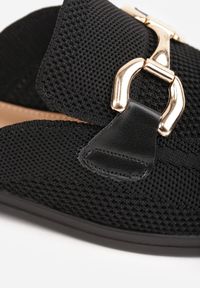 Renee - Czarne Klapki Mule Ozdobione Klamrą Peromela. Okazja: na co dzień. Kolor: czarny. Materiał: dzianina. Wzór: aplikacja. Styl: elegancki, casual #8