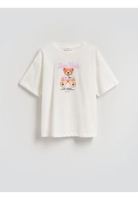 Reserved - T-shirt z nadrukiem na plecach - złamana biel. Materiał: bawełna. Wzór: nadruk