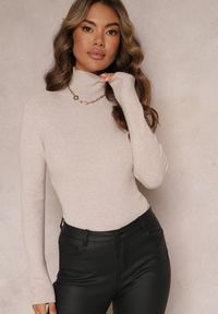 Renee - Jasnobeżowy Dopasowany Golf z Długim Rękawem Aerwinna. Typ kołnierza: golf. Kolor: beżowy. Materiał: wiskoza. Długość rękawa: długi rękaw. Długość: długie. Styl: klasyczny #2