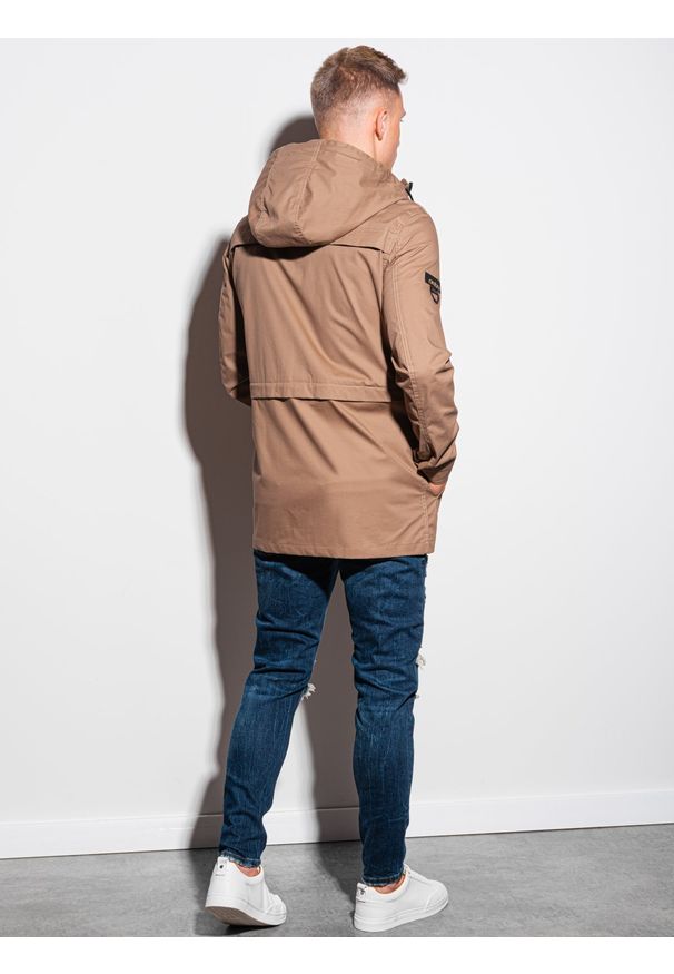 Beżowa kurtka Ombre Clothing na wiosnę