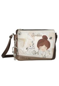 Torebka damska Anekke, na ramię z dekoracyjnym nadrukiem i metalowym logo zapinana na zamek z regulowanym paskiem oraz ozdobnym brelokiem, brązowa, 4. Kolor: brązowy. Wzór: nadruk. Dodatki: z breloczkiem. Styl: casual, elegancki. Rodzaj torebki: na ramię #1