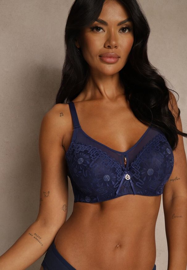 Renee - Granatowy Koronkowy Biustonosz Ozdobiony Przezroczystą Wstawką Acalinai. Kolor: niebieski. Materiał: koronka. Rodzaj stanika: przezroczysty. Wzór: aplikacja