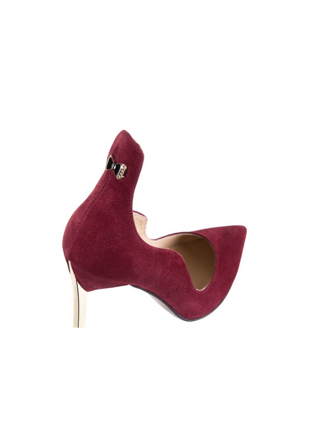 Szpilki Bayla-097 Z7102-839 Wino, Skóra naturalna. Kolor: czerwony. Materiał: nubuk. Szerokość cholewki: normalna. Wzór: aplikacja. Obcas: na szpilce. Wysokość obcasa: średni