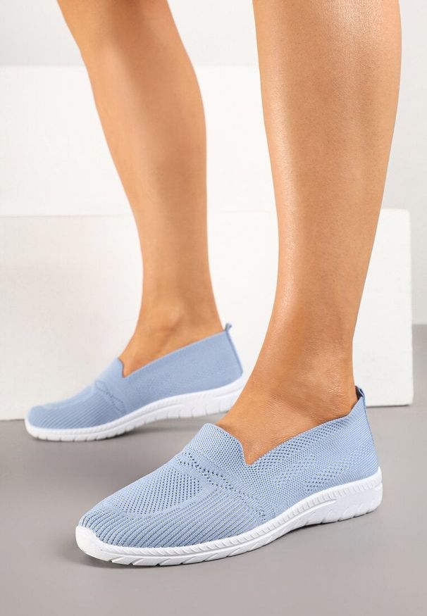 Born2be - Niebieskie Wsuwane Tenisówki Mokasyny Venni. Okazja: na co dzień, na spacer. Zapięcie: bez zapięcia. Kolor: niebieski. Materiał: jeans. Wzór: aplikacja. Styl: elegancki, casual