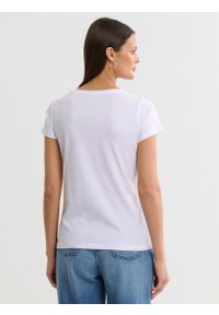 Big-Star - Koszulka damska z logo BIG STAR na piersi biała Avalyntia 101. Kolor: biały. Materiał: jeans, bawełna, dzianina. Wzór: nadruk. Styl: klasyczny, elegancki #4
