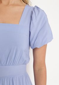 Born2be - Niebieska Rozkloszowana Sukienka z Wiskozy z Wycięciem i Wiązaniem na Plecach Dimicia. Typ kołnierza: dekolt kwadratowy. Kolor: niebieski. Materiał: wiskoza. Długość rękawa: krótki rękaw. Typ sukienki: rozkloszowane. Styl: elegancki #3