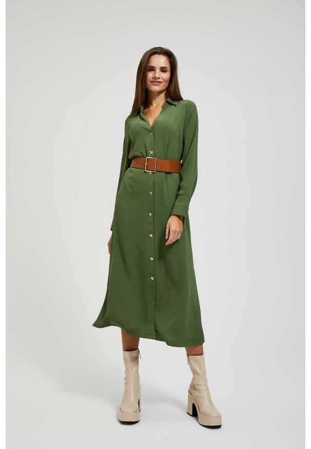 MOODO - Sukienka midi z szerokim paskiem khaki. Kolor: brązowy. Długość: midi