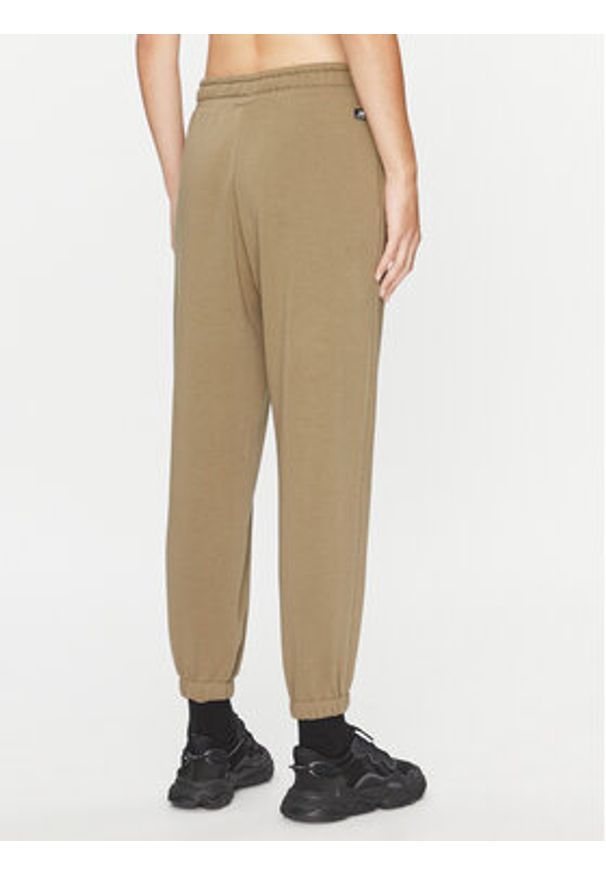 New Balance Spodnie dresowe Essentials French Terry Pant WP33508 Zielony Regular Fit. Kolor: zielony. Materiał: syntetyk, bawełna