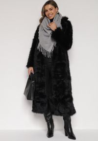 Born2be - Szary Trójkątny Szalik z Wiskozy i Bawełny z Frędzlami Vetirala. Okazja: na co dzień, do pracy, na spotkanie biznesowe. Kolor: szary. Materiał: bawełna, wiskoza. Styl: biznesowy, casual, elegancki #3