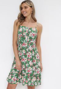 Born2be - Zielona Sukienka na Cienkich Ramiączkach z Wiskozy w Kwiaty Kimball. Kolor: zielony. Materiał: wiskoza. Długość rękawa: na ramiączkach. Wzór: kwiaty #1