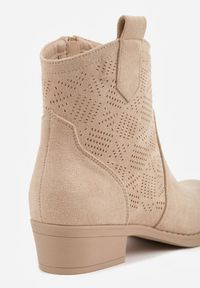 Born2be - Ciemnobeżowe Botki Ażurowe na Obcasie w Stylu Kowbojek Lalona. Okazja: na co dzień. Kolor: beżowy. Materiał: dzianina. Wzór: ażurowy. Obcas: na obcasie. Styl: casual. Wysokość obcasa: średni #2