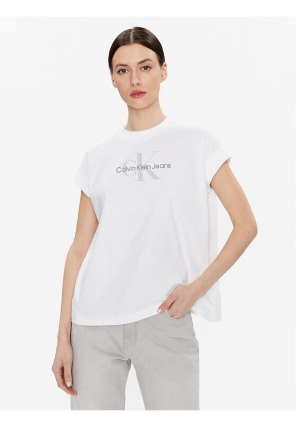 Calvin Klein Jeans T-Shirt J20J220717 Biały Relaxed Fit. Kolor: biały. Materiał: bawełna