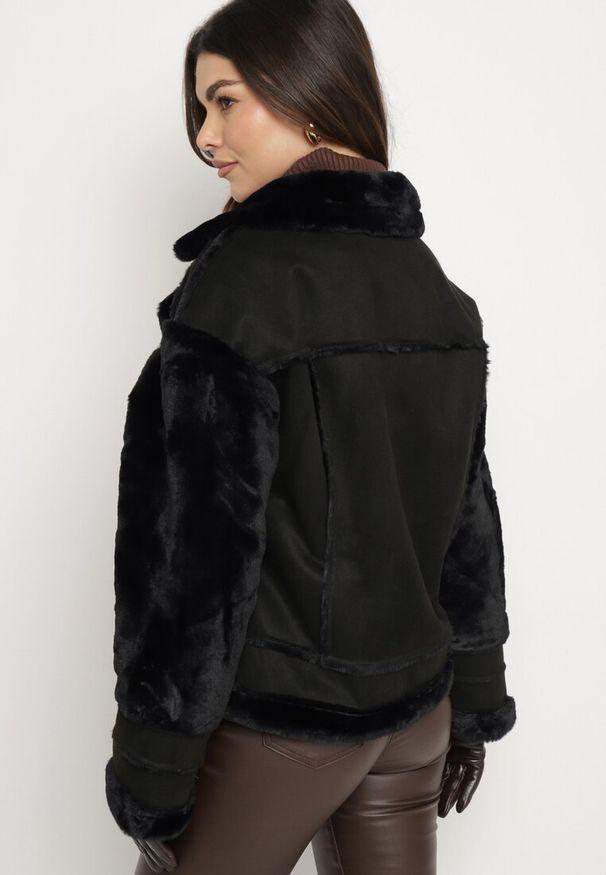Born2be - Czarna Kurtka Biker o Prostym Kroju z Asymetrycznym Suwakiem i Futrzanymi Wstawkami Liogala. Okazja: na spacer, na co dzień. Kolor: czarny. Materiał: futro. Styl: casual, klasyczny