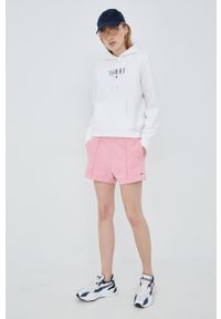 Tommy Jeans szorty bawełniane damskie kolor różowy gładkie high waist. Okazja: na co dzień. Stan: podwyższony. Kolor: różowy. Materiał: bawełna. Wzór: gładki. Styl: casual