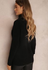 Renee - Czarny Golf z Wycięciem Taeroelle. Typ kołnierza: golf. Kolor: czarny. Długość rękawa: długi rękaw. Długość: długie. Styl: elegancki #4