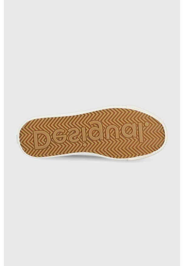 Desigual buty kolor czarny. Nosek buta: okrągły. Zapięcie: sznurówki. Kolor: czarny. Materiał: guma
