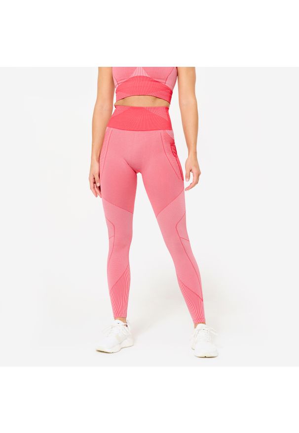 DOMYOS - Legginsy fitness damskie Domyos. Kolor: czerwony, wielokolorowy, różowy. Materiał: materiał, poliamid, poliester, elastan. Wzór: kolorowy. Sport: fitness