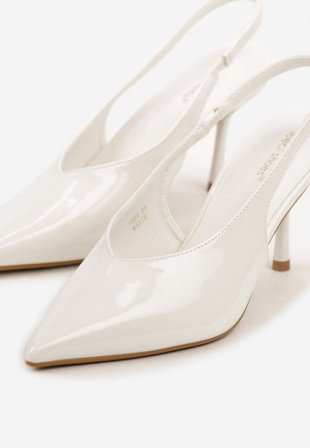 Renee - Białe Lakierowane Sandały na Szpilce Typu Slingback Addoxie. Okazja: na co dzień, na spacer. Kolor: biały. Materiał: lakier. Obcas: na szpilce. Styl: casual, elegancki. Wysokość obcasa: średni