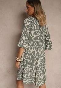 Renee - Ciemnozielona Sukienka z Wiskozy o Rozkloszowanym Kroju w Abstrakcyjny Wzór Lirese. Okazja: na co dzień. Kolor: zielony. Materiał: wiskoza. Styl: elegancki, casual #4