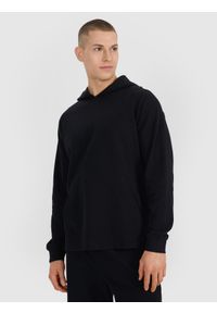 4f - 4F Bluza dresowa nierozpinana z kapturem męska - czarna L. Okazja: na co dzień. Typ kołnierza: kaptur. Kolor: czarny. Materiał: dresówka. Długość rękawa: raglanowy rękaw. Wzór: ze splotem, aplikacja. Styl: sportowy, casual, elegancki