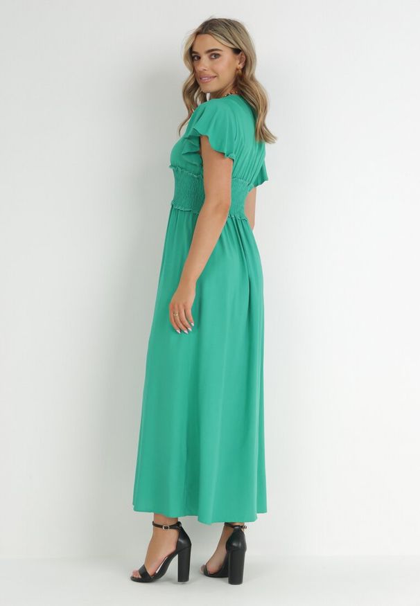 Born2be - Ciemnozielona Kopertowa Sukienka z Wiskozy z Gumką w Pasie Neroni. Kolor: zielony. Materiał: wiskoza. Typ sukienki: kopertowe. Długość: maxi