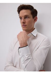 Reserved - Koszula slim z bawełny egipskiej - biały. Kolor: biały. Materiał: bawełna #1