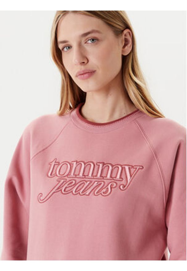 Tommy Jeans Bluza Script DW0DW21196 Różowy Regular Fit. Kolor: różowy. Materiał: bawełna