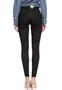 Wrangler - WRANGLER SKINNY RINSE BLACK W28KHS32R. Okazja: na co dzień. Długość: długie. Wzór: nadruk, napisy. Sezon: lato. Styl: klasyczny, casual, elegancki, wizytowy