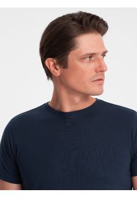 Ombre Clothing - Klasyczny T-shirt męski bawełniany BASIC - granatowy V2 OM-TSBS-0146 - XXL. Kolor: niebieski. Materiał: bawełna. Styl: klasyczny #6