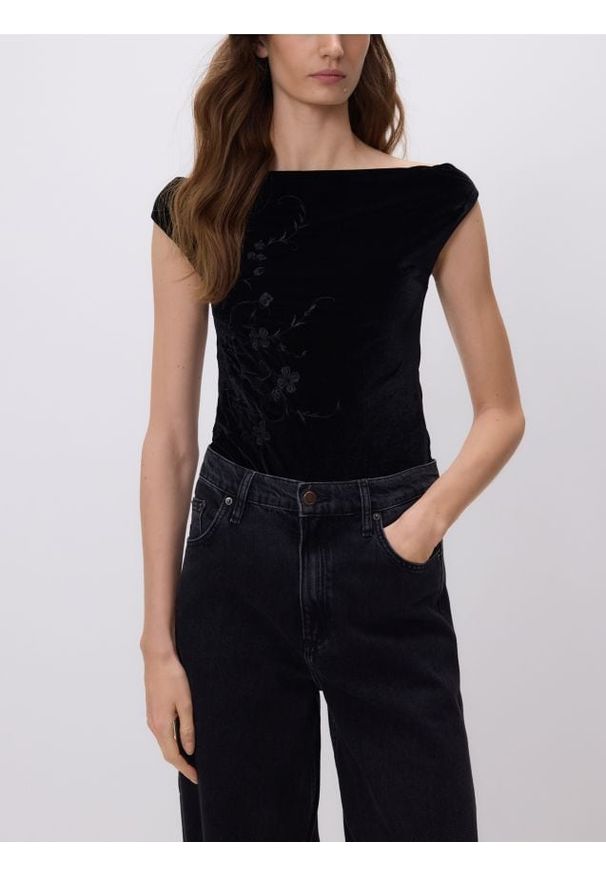 Reserved - Welurowe body - czarny. Kolor: czarny. Materiał: welur