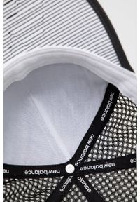 New Balance czapka kolor biały z nadrukiem. Kolor: biały. Materiał: skóra, tkanina, materiał. Wzór: nadruk