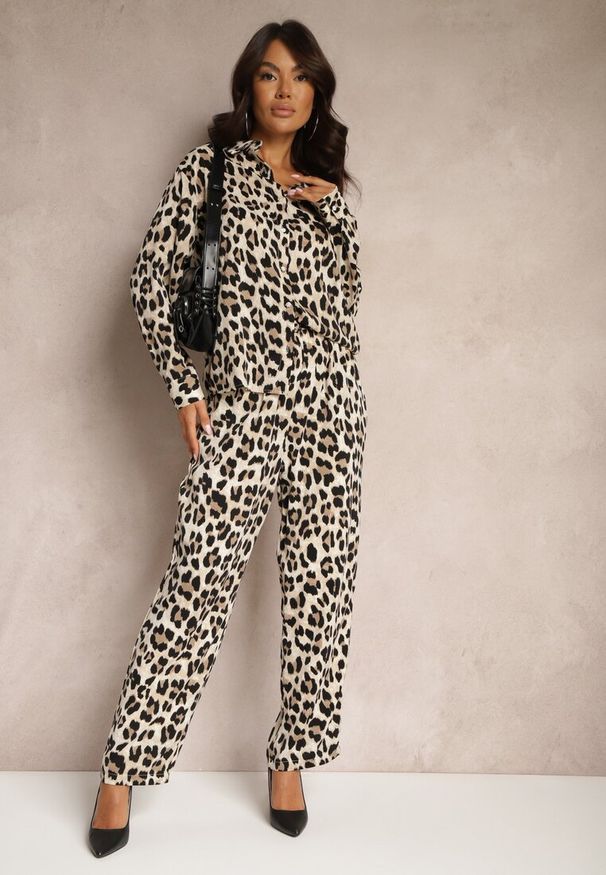 Renee - Beżowa Klasyczna Koszula w Panterkowy Wzór Zinvaria. Okazja: na co dzień. Kolor: beżowy. Materiał: jeans. Długość rękawa: długi rękaw. Długość: długie. Styl: klasyczny