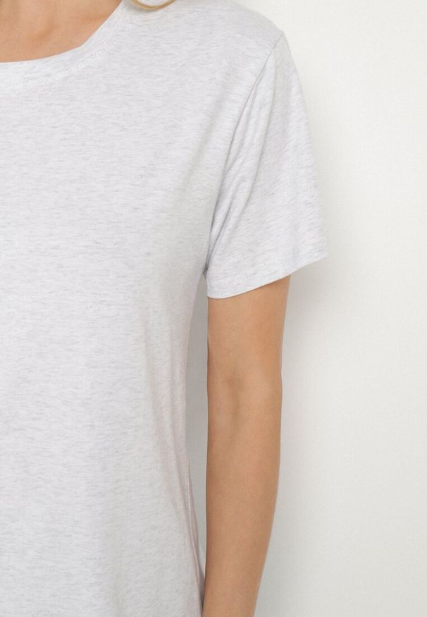 Born2be - Jasnoszary Gładki T-shirt z Bawełny o Klasycznym Kroju Natime. Kolor: szary. Materiał: bawełna. Wzór: gładki. Styl: klasyczny