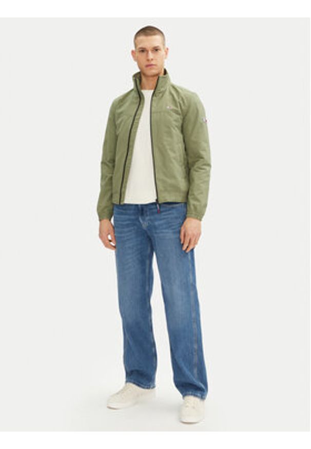 Tommy Jeans Kurtka przejściowa Essential Casual DM0DM15382 Zielony Regular Fit. Okazja: na co dzień. Kolor: zielony. Materiał: syntetyk. Styl: casual