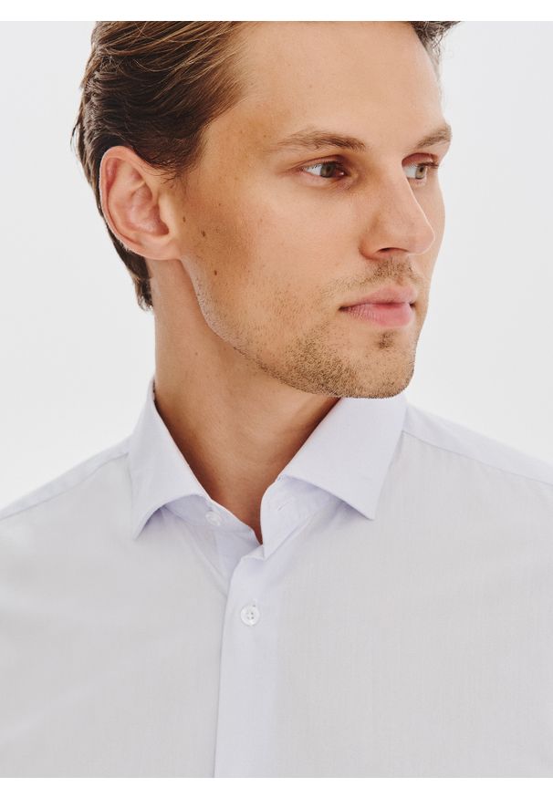 Pako Lorente - PAKO LORENTE - Błękitna koszula męska z kontrastowym wykończeniem. Kolor: niebieski. Materiał: bawełna. Długość rękawa: długi rękaw. Długość: długie