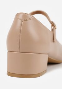 Born2be - Ciemnobeżowe Czółenka na Obcasie w Stylu Mary Jane ze Sprzączką Kareoma. Zapięcie: sprzączka. Kolor: beżowy. Obcas: na obcasie. Styl: elegancki, klasyczny, wizytowy. Wysokość obcasa: średni #3