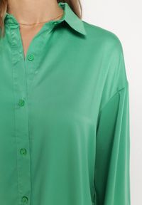 Born2be - Zielona Koszula na Guziki o Przedłużonym Kroju Alephio. Kolor: zielony. Materiał: materiał. Długość: długie. Styl: elegancki