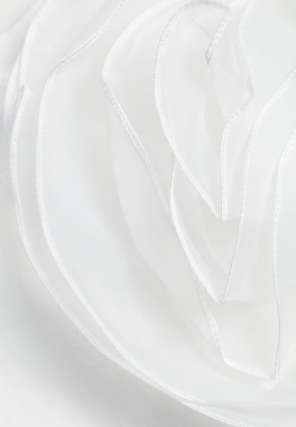 Renee - Biały Bawełniany T-shirt z Krótkim Rękawem i Ozdobnym Kwiatem Krissas. Okazja: do pracy, na co dzień, na spotkanie biznesowe. Kolor: biały. Materiał: bawełna. Długość rękawa: krótki rękaw. Długość: krótkie. Wzór: kwiaty. Styl: elegancki, biznesowy, casual