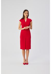 MOE - Czerwona Sukienka Ołówkowa z Podwójnym Dekoltem. Kolor: czerwony. Materiał: wiskoza, poliester, elastan. Typ sukienki: ołówkowe