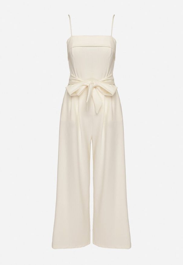 Born2be - Jasnobeżowy Kombinezon Ozdobiony Paskiem z Szerokimi Nogawkami Deolise. Kolor: beżowy. Długość rękawa: na ramiączkach. Wzór: aplikacja. Styl: elegancki