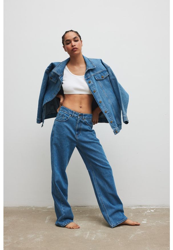 Marsala - Spodnie o prostym kroju w kolorze BLUE - REFLECT-L. Okazja: na co dzień. Materiał: jeans, tkanina, denim. Wzór: haft, aplikacja. Styl: casual, klasyczny, elegancki