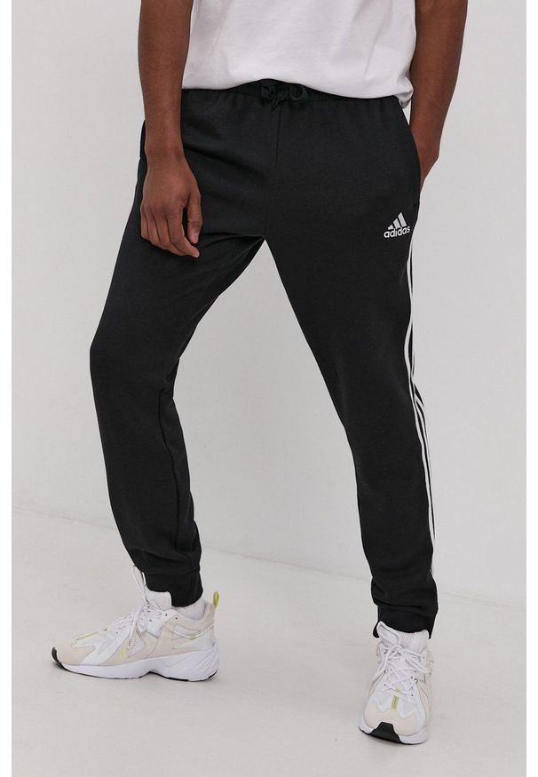 Adidas - adidas Spodnie GK8821 męskie kolor czarny z aplikacją. Kolor: czarny. Wzór: aplikacja