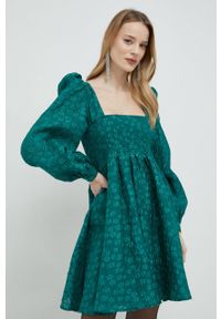 Custommade sukienka Jenny kolor zielony mini rozkloszowana. Typ kołnierza: dekolt w karo. Kolor: zielony. Długość rękawa: długi rękaw. Typ sukienki: rozkloszowane. Długość: mini #2