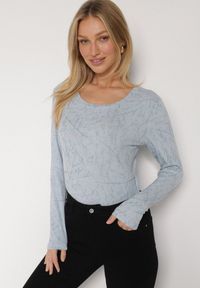 Born2be - Niebieska Bluzka Typu Longsleeve z Geometrycznym Wzorem Unila. Okazja: na co dzień, do pracy, na spotkanie biznesowe. Kolor: niebieski. Materiał: jeans. Długość rękawa: długi rękaw. Wzór: geometria. Styl: casual, biznesowy