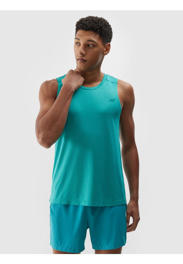 4f - Tank top do biegania szybkoschnący męski - mięta. Typ kołnierza: dekolt na plecach. Kolor: turkusowy. Materiał: syntetyk, włókno, dzianina, materiał, elastan. Długość rękawa: na ramiączkach. Długość: krótkie. Wzór: jednolity, gładki, ze splotem. Sezon: lato. Sport: bieganie, fitness