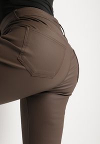 Born2be - Brązowe Spodnie Skinny Gasi. Kolekcja: plus size. Kolor: brązowy