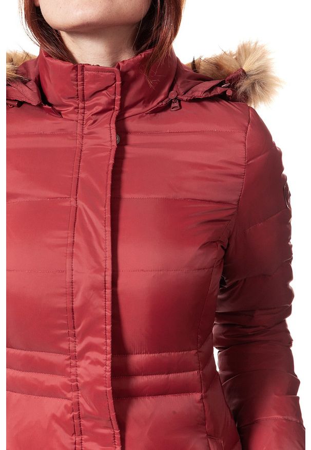 Wrangler - DAMSKA KURTKA ZIMOWA WRANGLER LONG PUFFER SYRAH RED W4105V5S6. Materiał: puch, futro. Sezon: zima